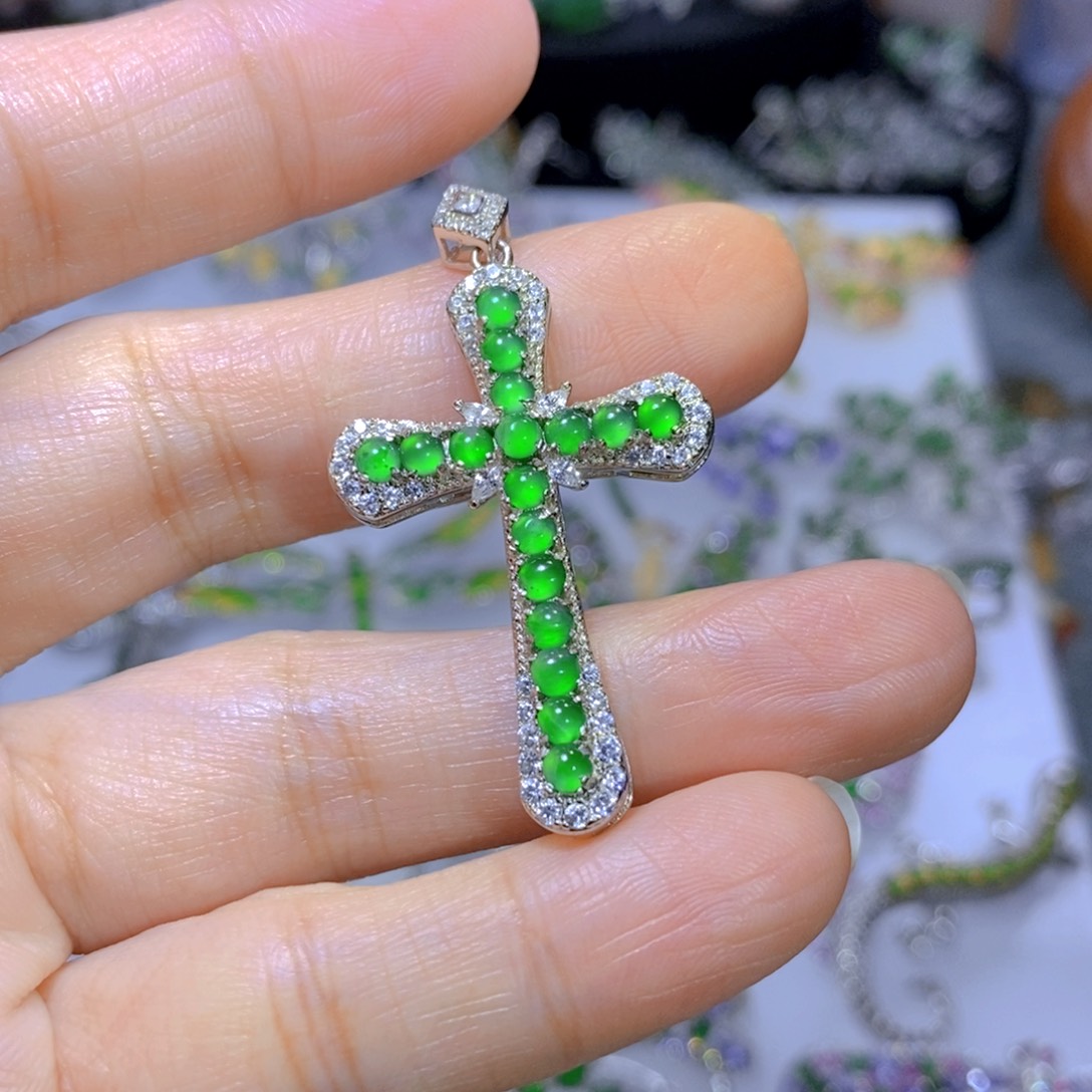 翡翠颈饰银S925镶嵌天然翡翠 