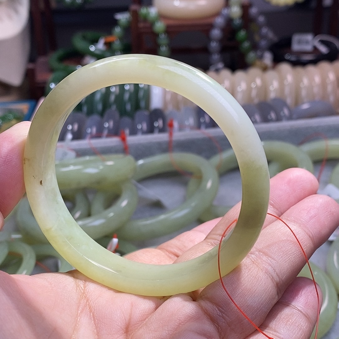 和田玉孤品老矿料手镯58黄口未镶嵌