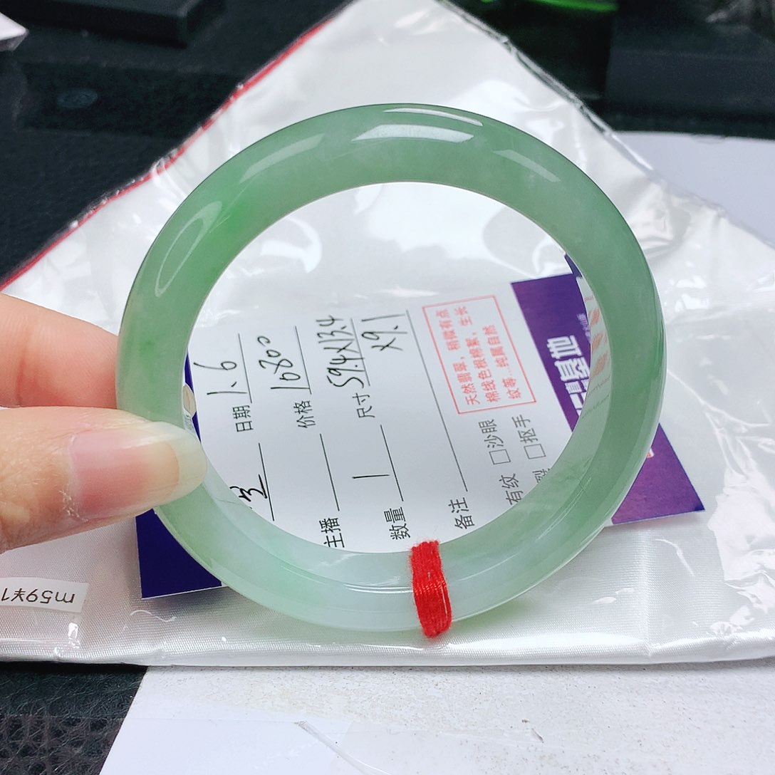 翡翠手镯未镶嵌空*正