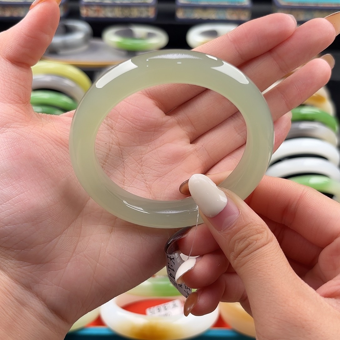 和田玉未镶嵌手镯58.7高冰起荧绿晴