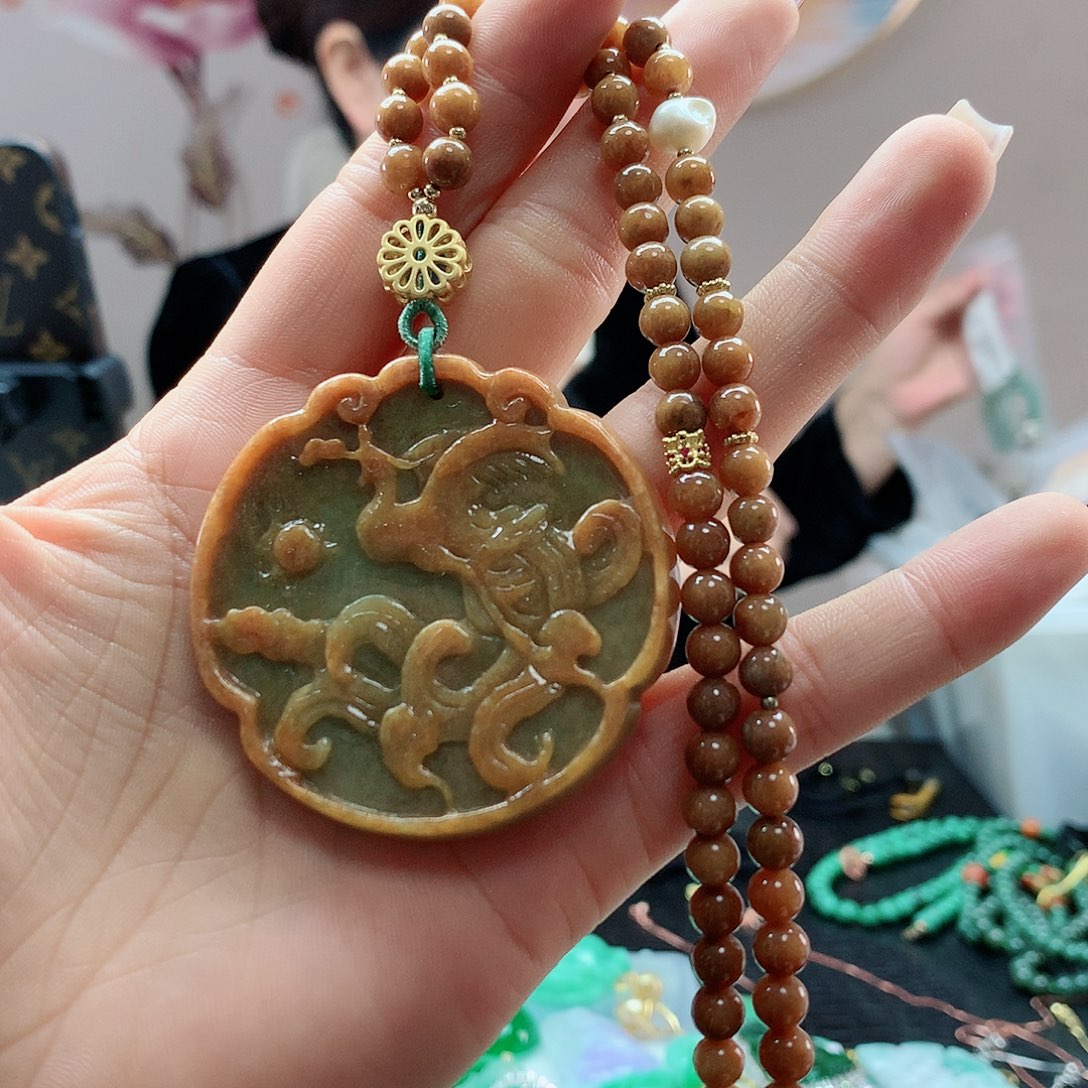 【闪购商品】翡翠吊坠(赠链)未镶嵌