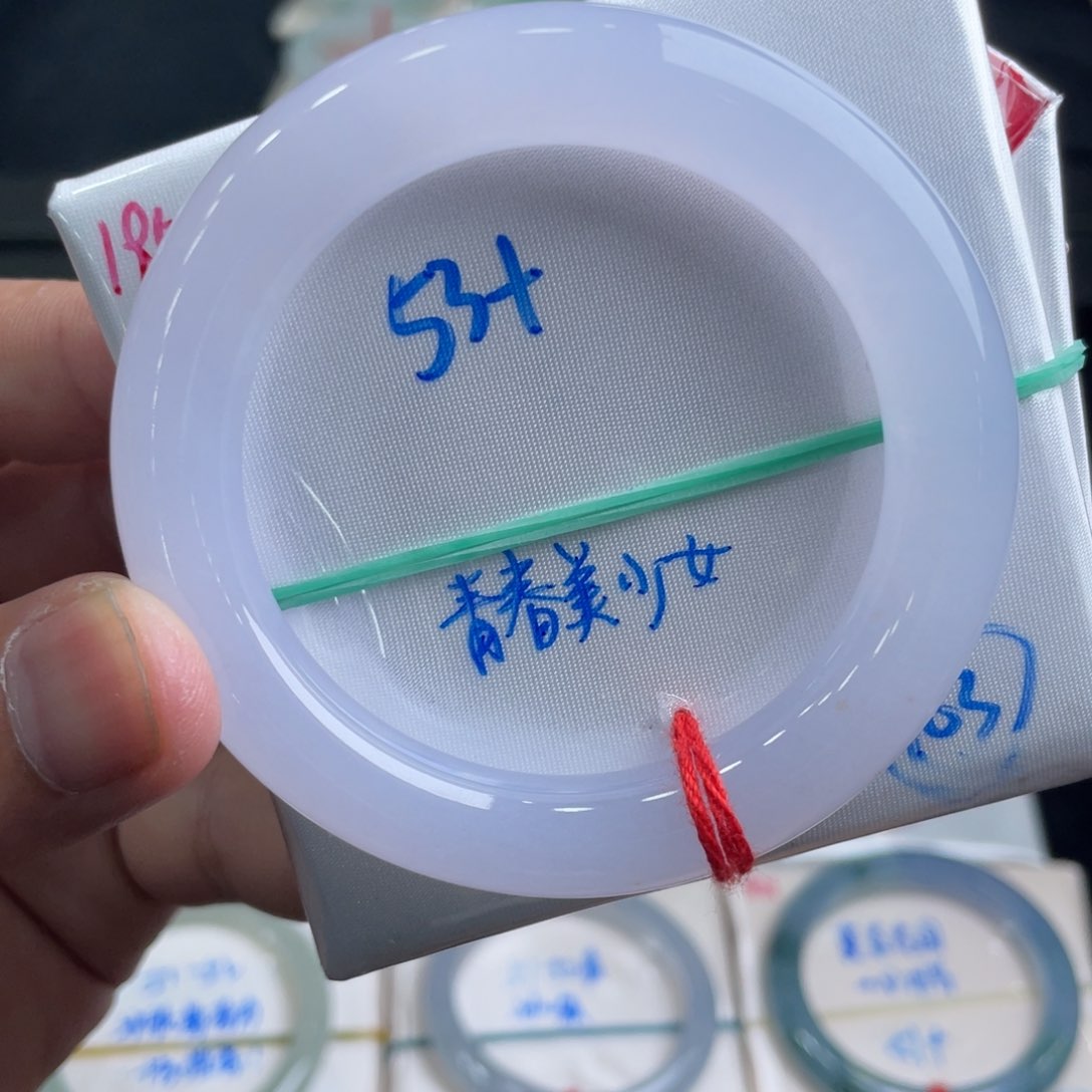 翡翠手镯未镶嵌翡翠手镯