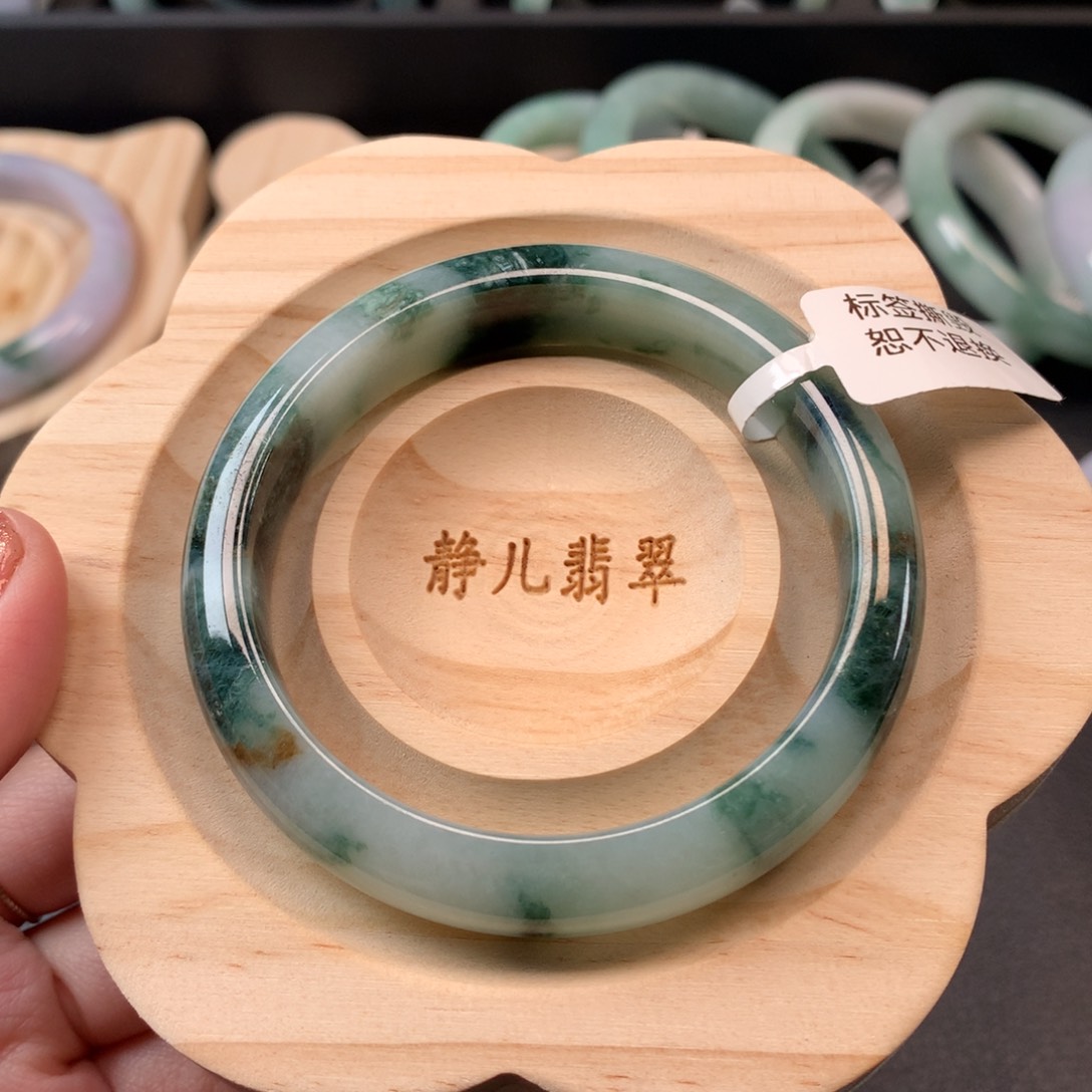 翡翠手镯未镶嵌54圈口