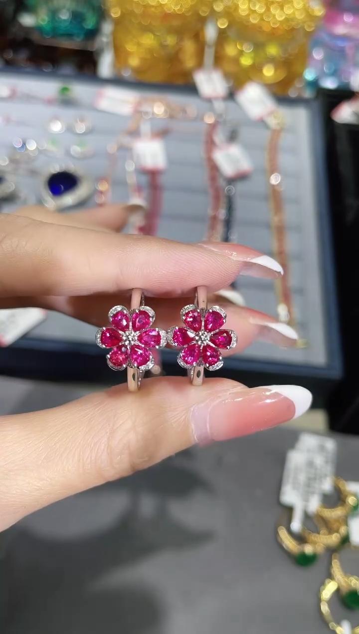 18K金镶嵌天然无烧红宝石戒指花朵两用款 K白 多样性发其一