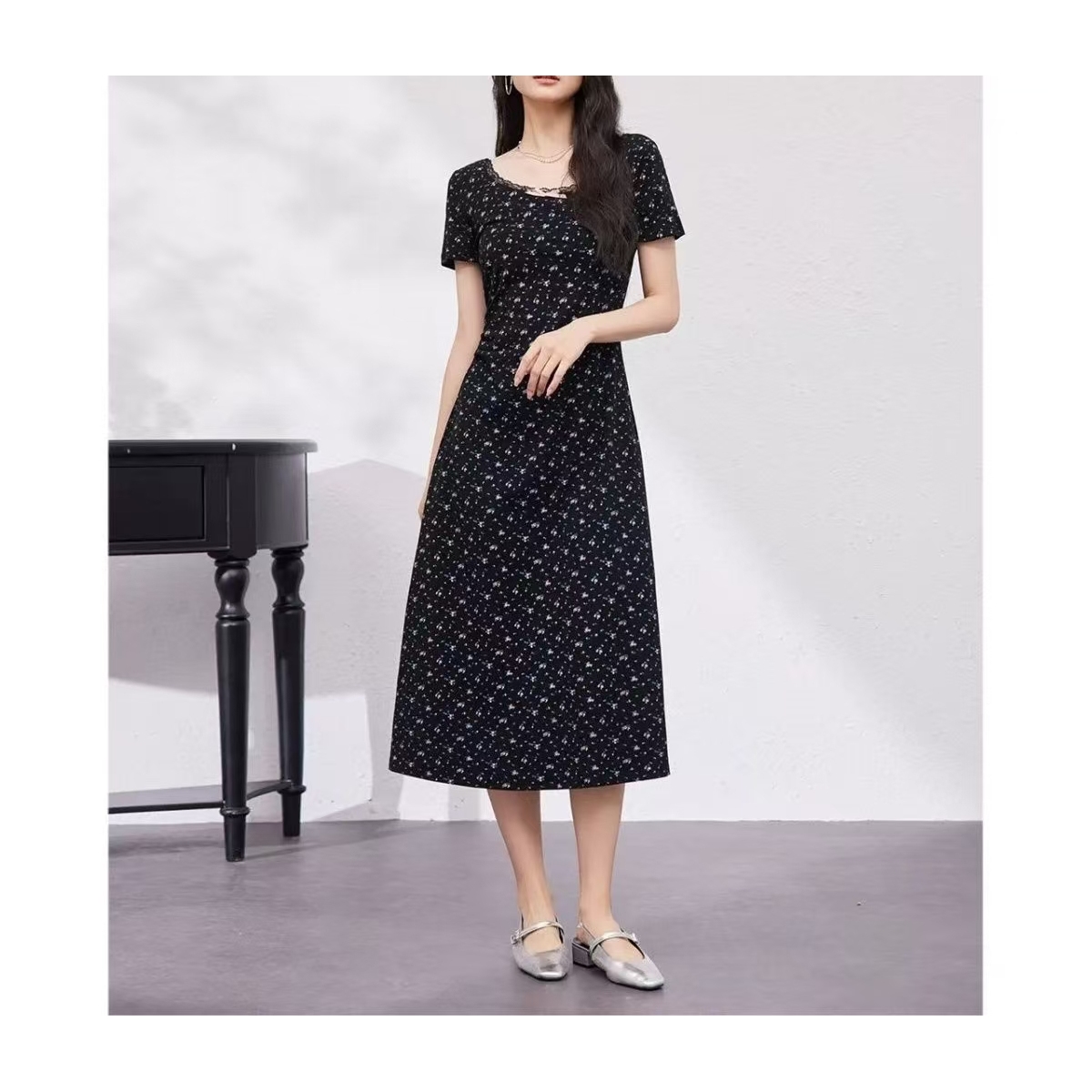 （大嘴）大码休闲短袖连衣裙赫本风小黑裙辣妹胖MM显瘦碎花裙