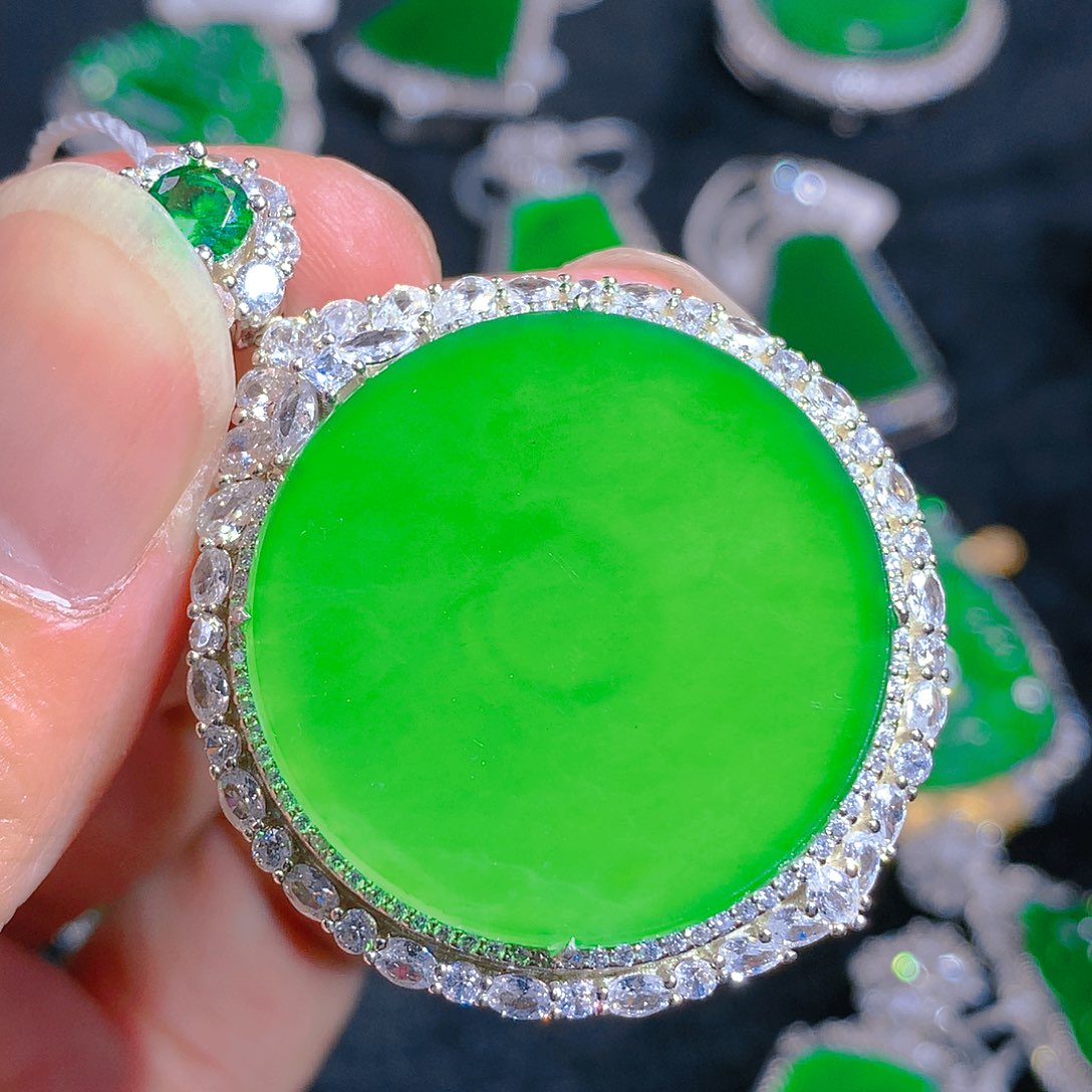 翡翠颈饰银S925镶嵌吊坠