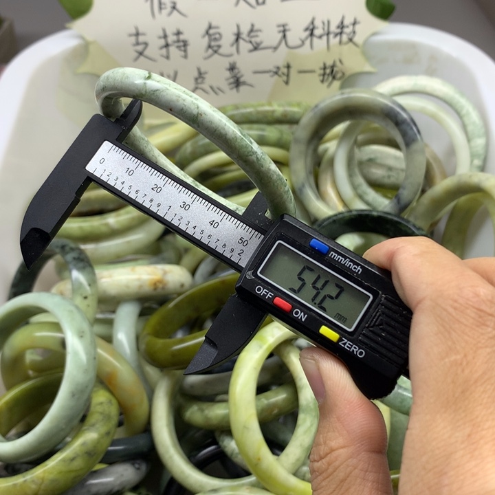 蛇纹石玉未镶嵌手镯7