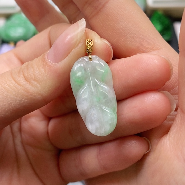 翡翠颈饰未镶嵌吊坠