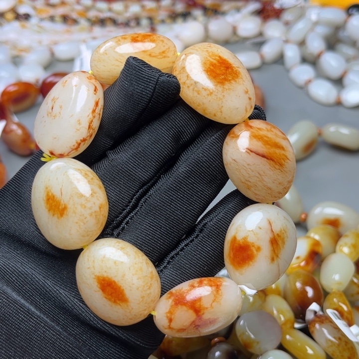 大***李和田玉未镶嵌手链