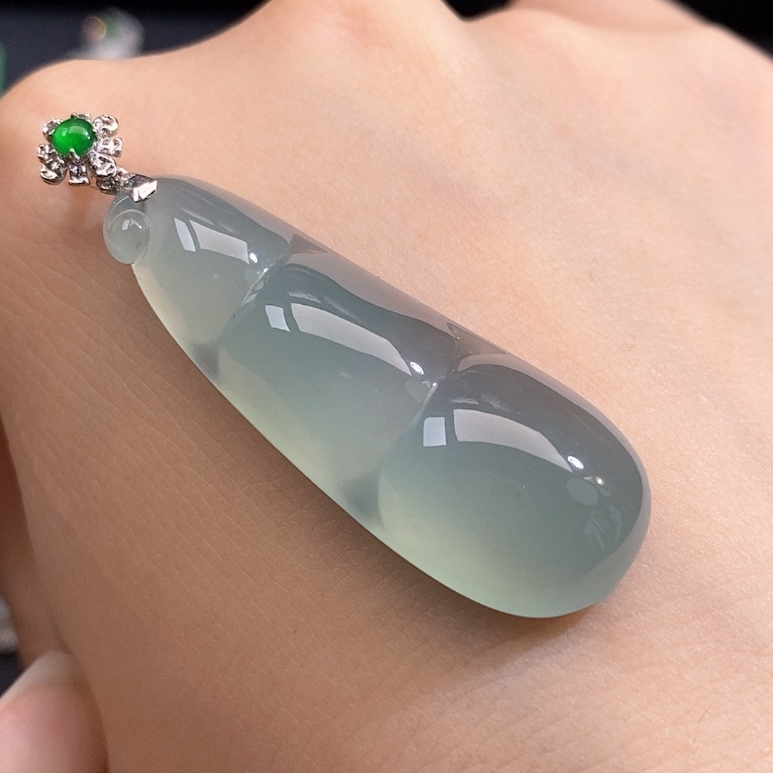 翡翠18K金镶嵌颈饰豆子