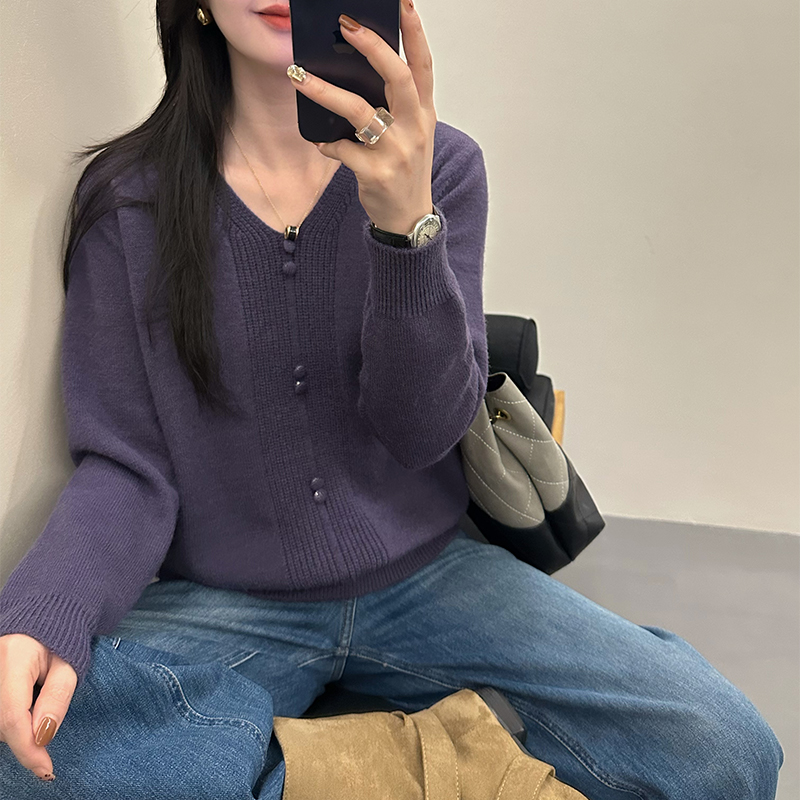 V领针织衫女长袖秋装新款时尚洋气宽松网红休闲百搭上衣套头