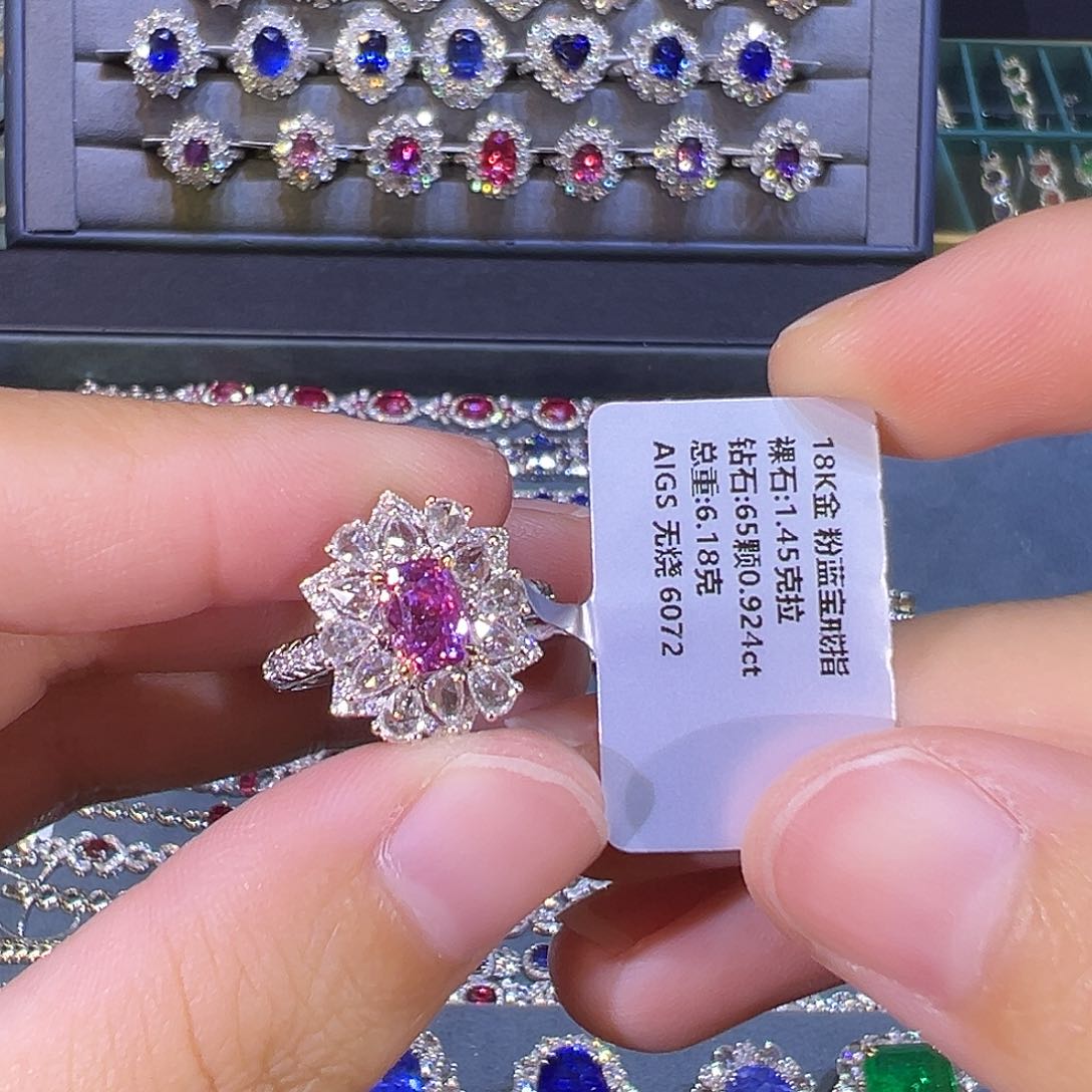 彩色蓝宝石戒指18K金镶嵌