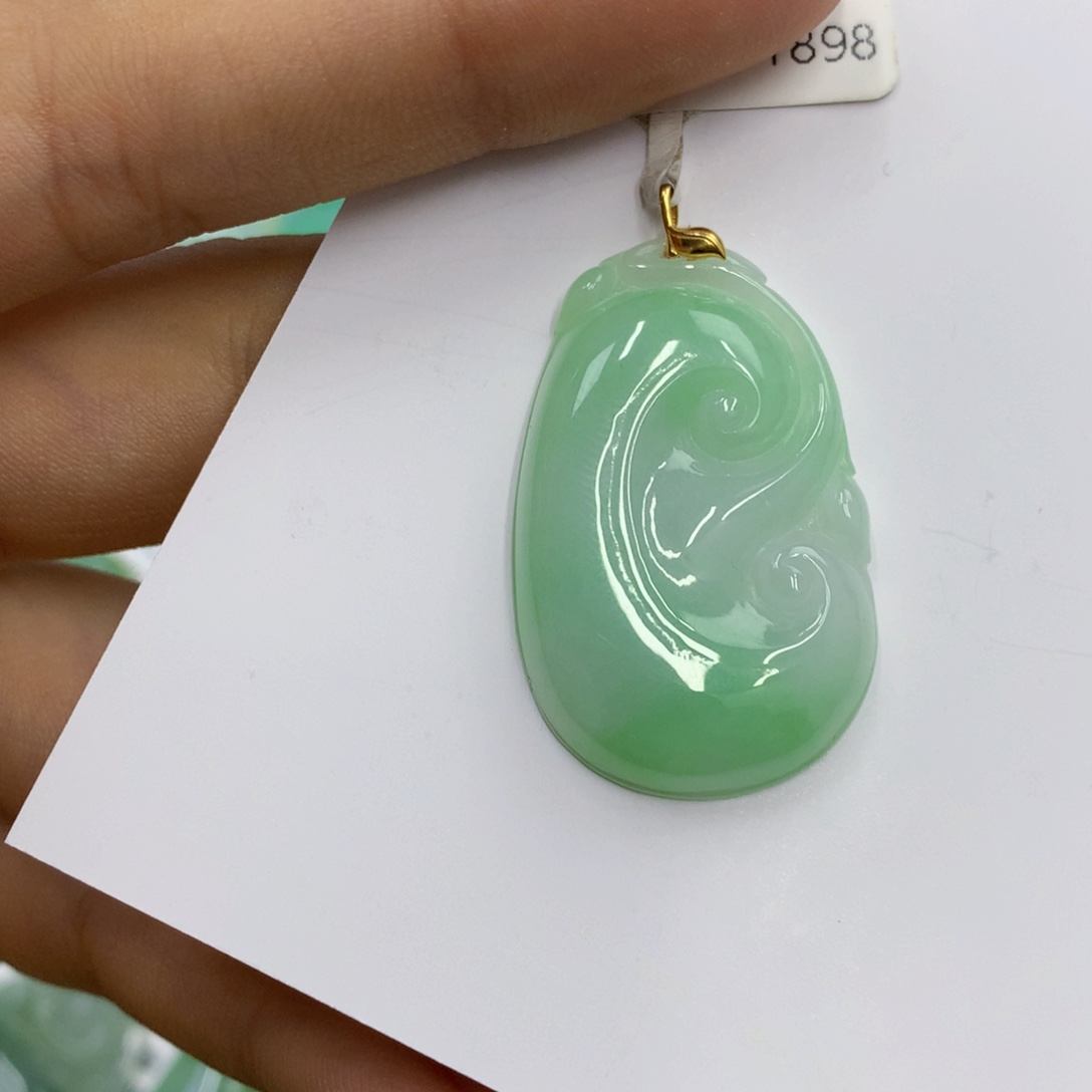 翡翠18K金镶嵌颈饰