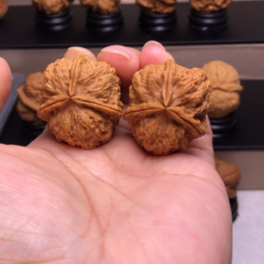 文玩核桃把件密石三楞46