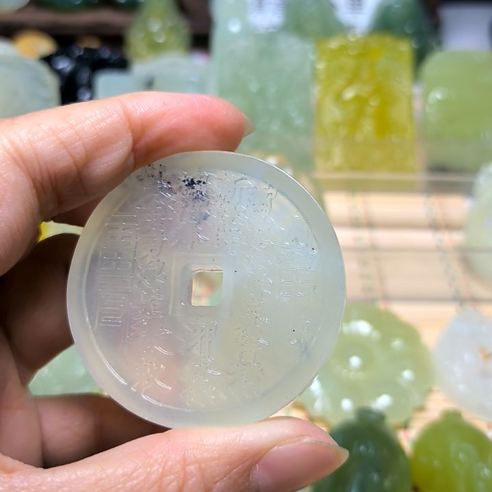 蛇纹石玉颈饰未镶嵌战**乐