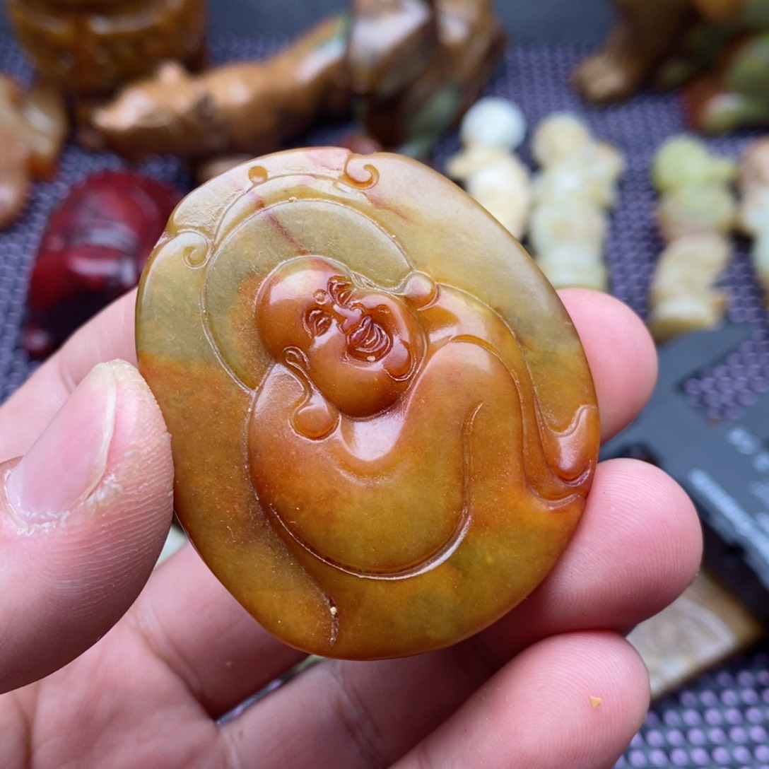 蛇纹石玉颈饰未镶嵌