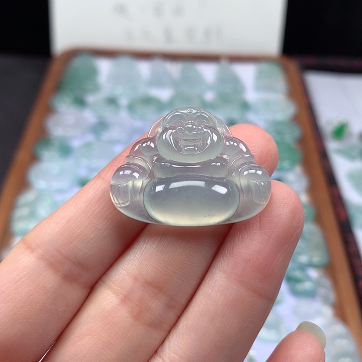 颈饰未镶嵌翡翠冰种晴底佛公