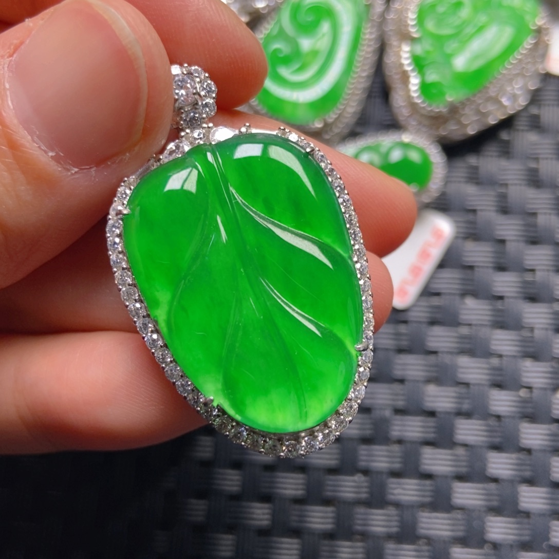 翡翠银S925镶嵌颈饰树叶吊坠