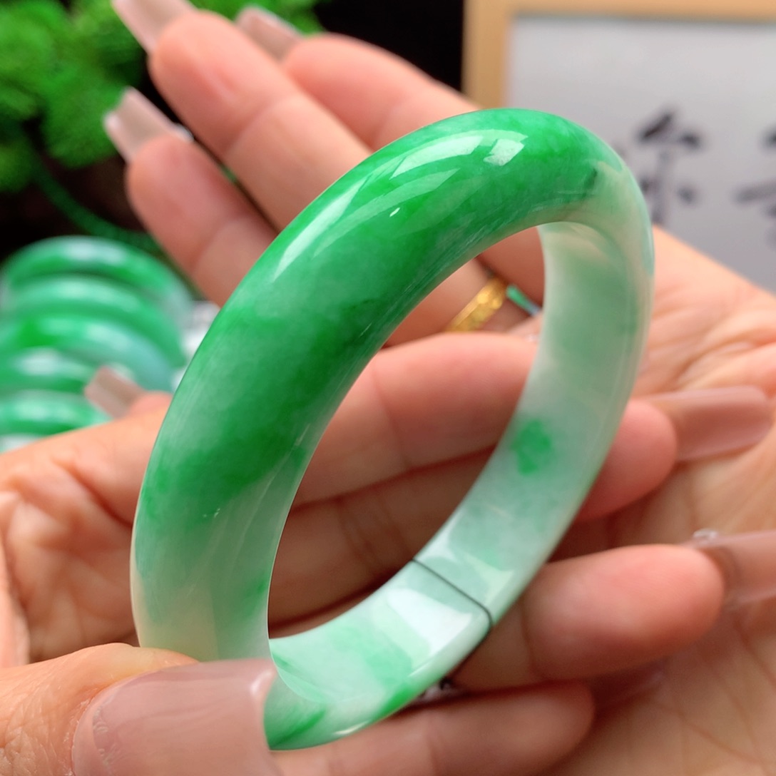 未镶嵌手镯翡翠缅甸