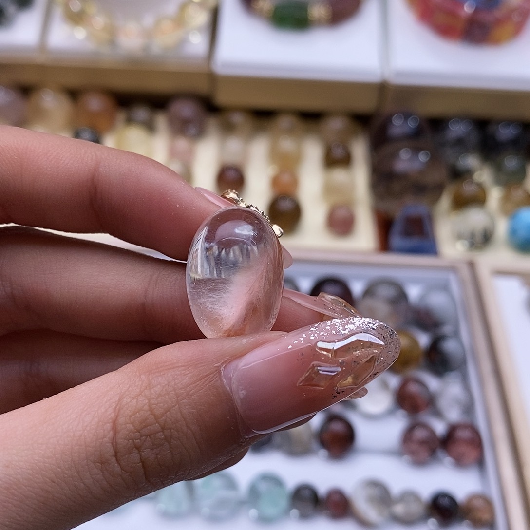 水晶颈饰未镶嵌，