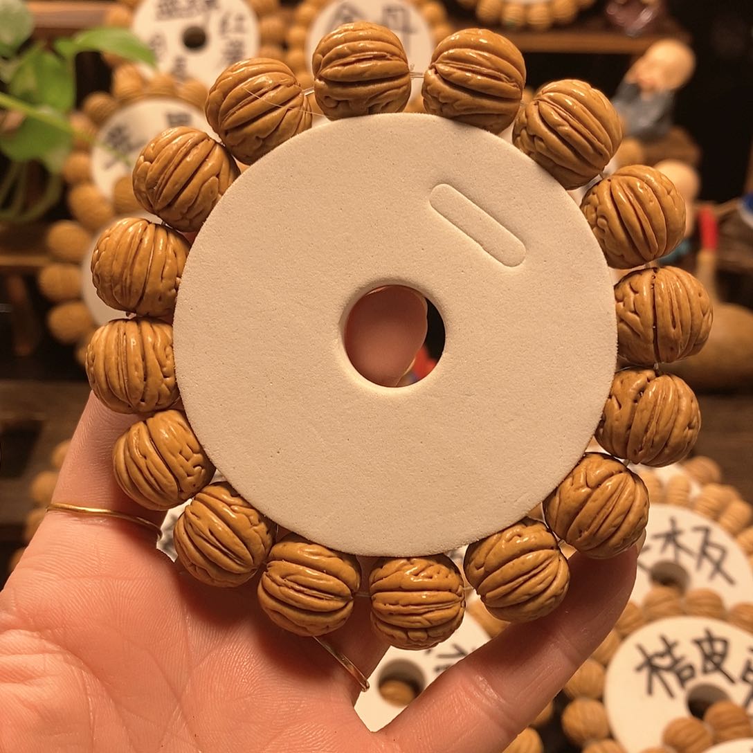 【闪购商品】解***圃桃核盘锦肌肉手串