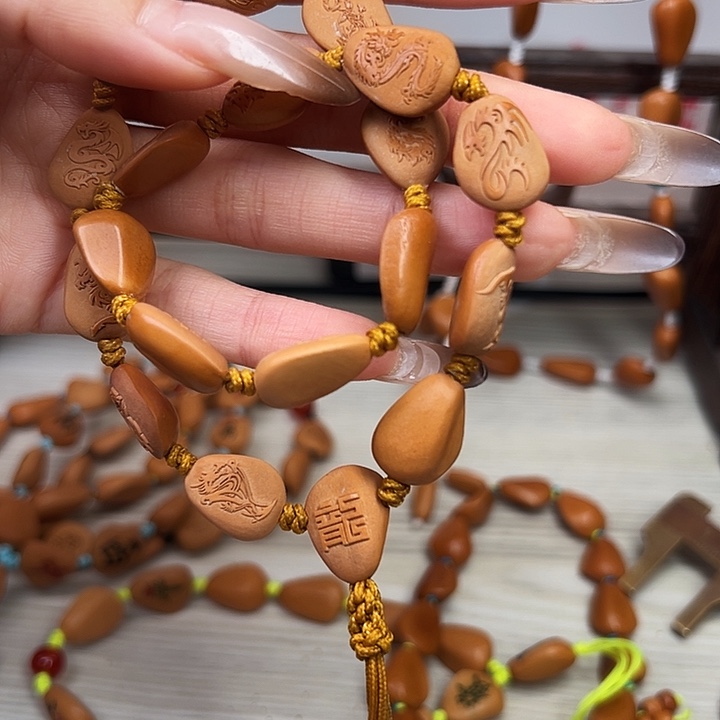 木质类松子浮雕龙纹手持