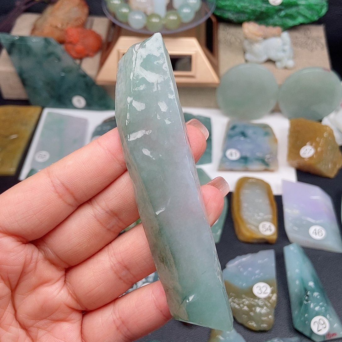 翡翠颈饰未镶嵌翡翠