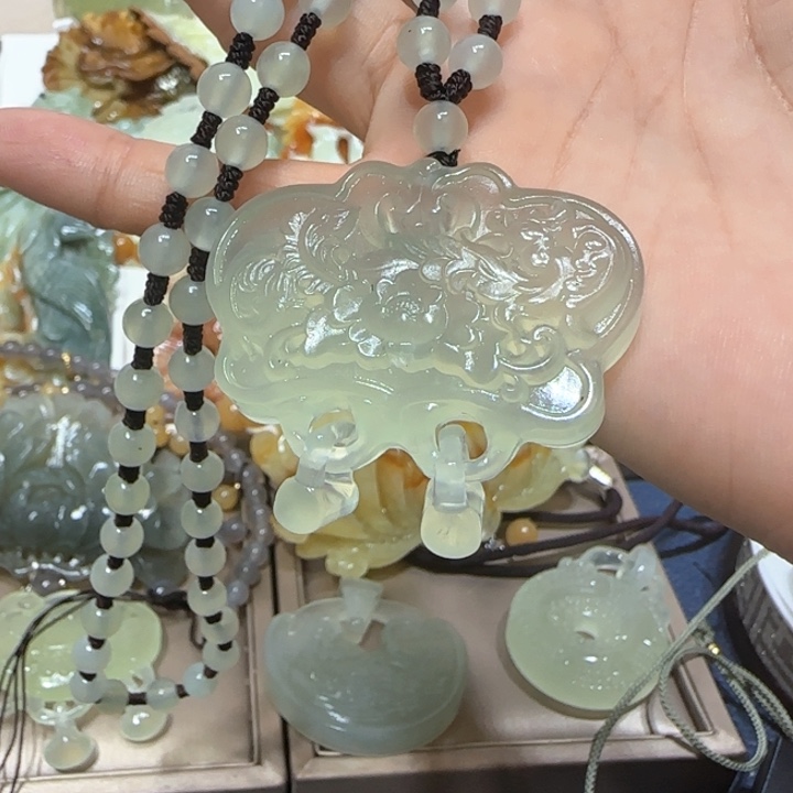 蛇纹石玉吊坠未镶嵌