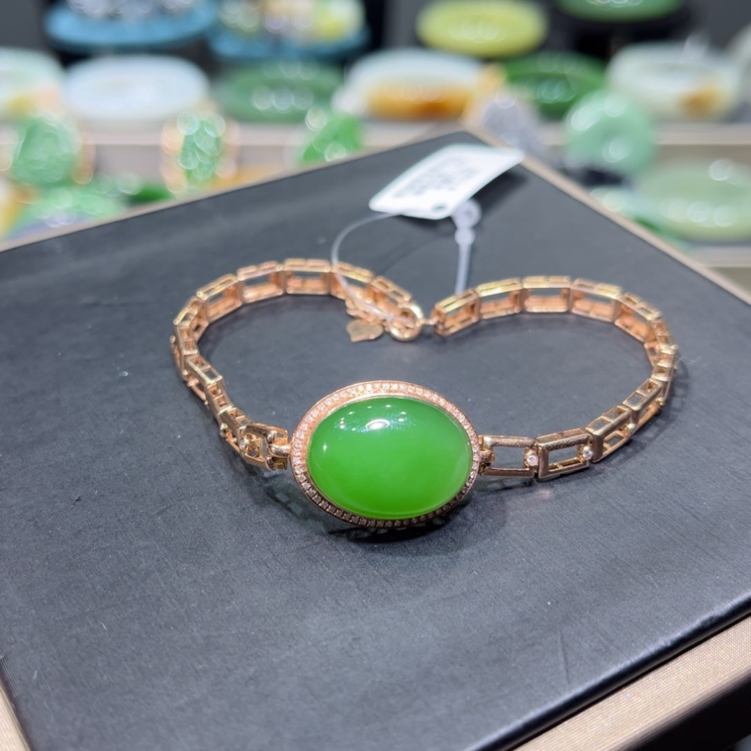 和田玉苹果绿手链18K金镶嵌开****?
