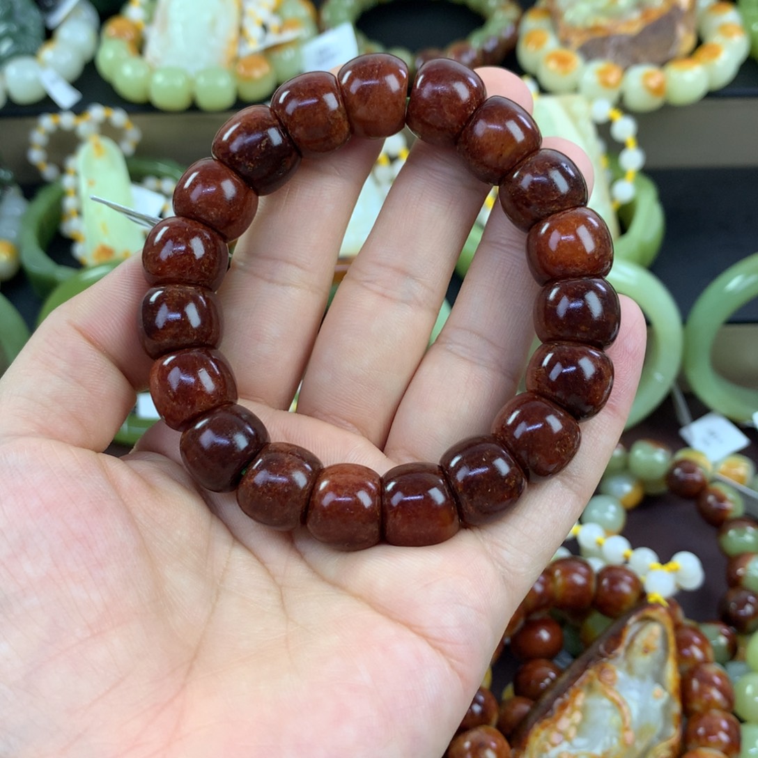 幸***人透闪石质玉未镶嵌手串