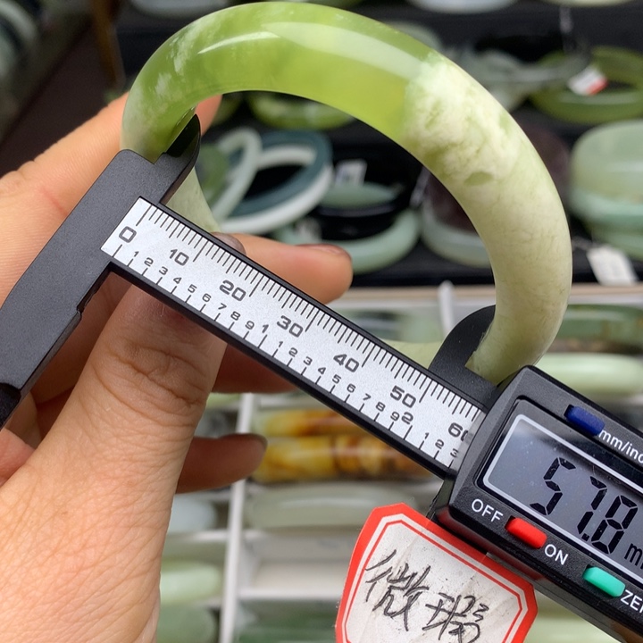 蛇纹石玉未镶嵌手镯575
