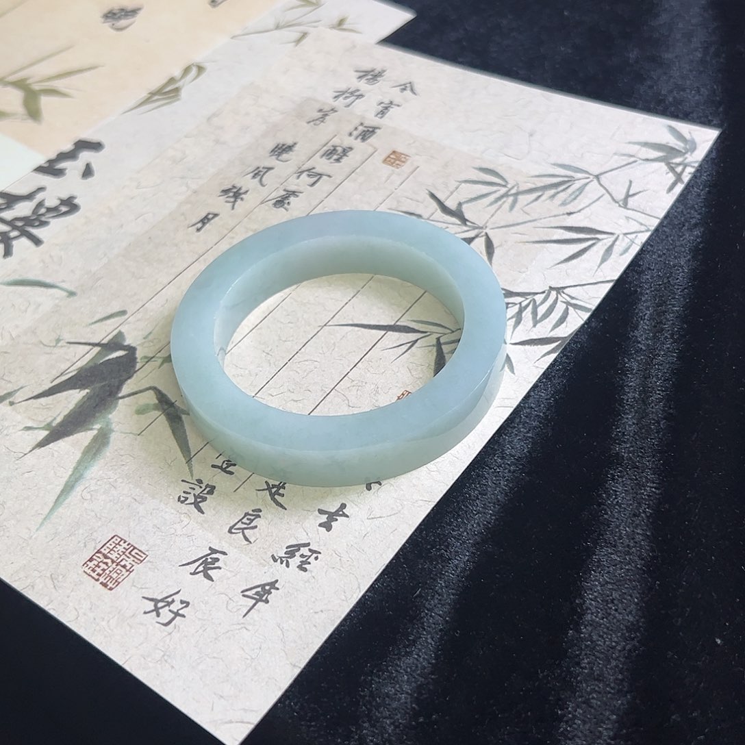 百***姐定制翡翠未镶嵌天然缅甸翡翠手镯