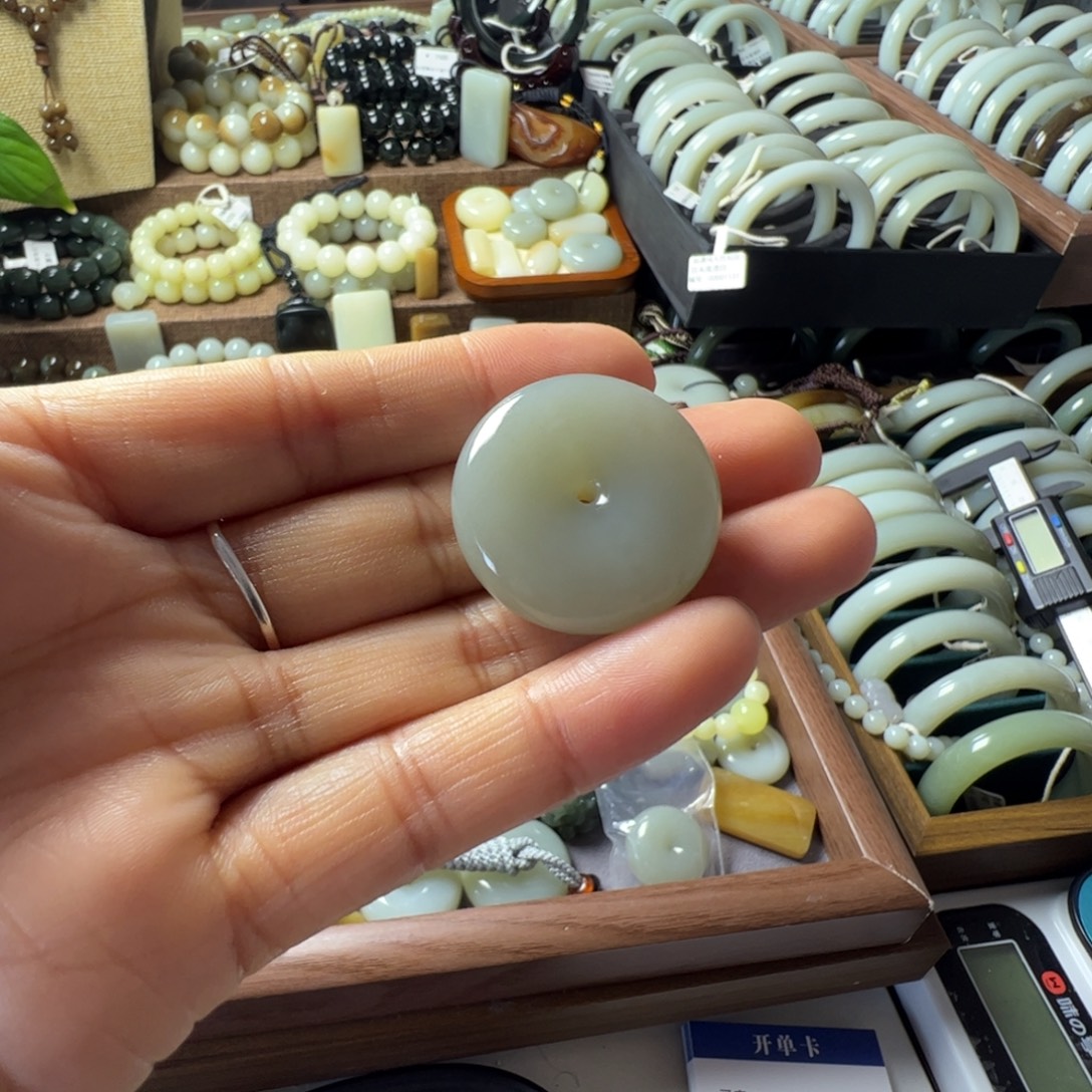 爱***莉和田玉（糖玉）未镶嵌手链