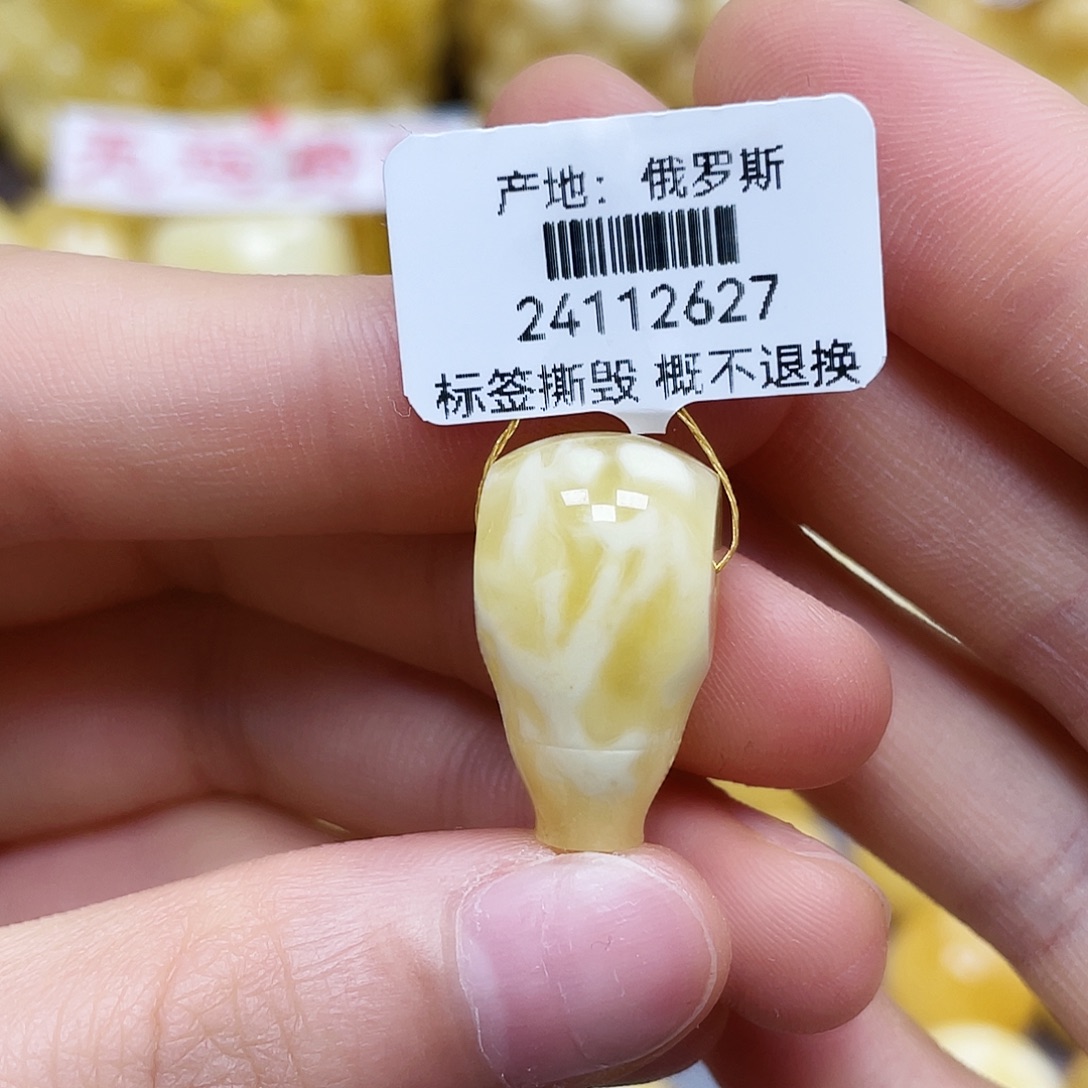 蜜蜡未镶嵌裸石12.2*22.1mm.瑕