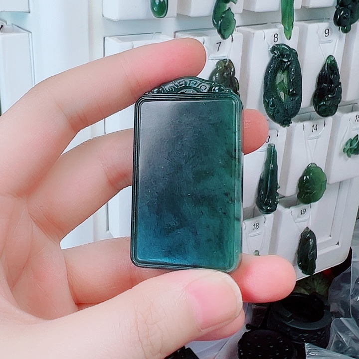 蛇纹石玉颈饰未镶嵌6*0