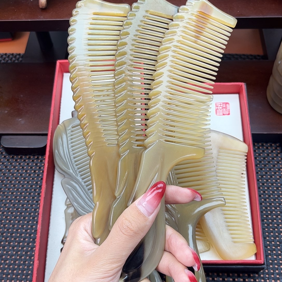 纯手工制作纯牛角梳子