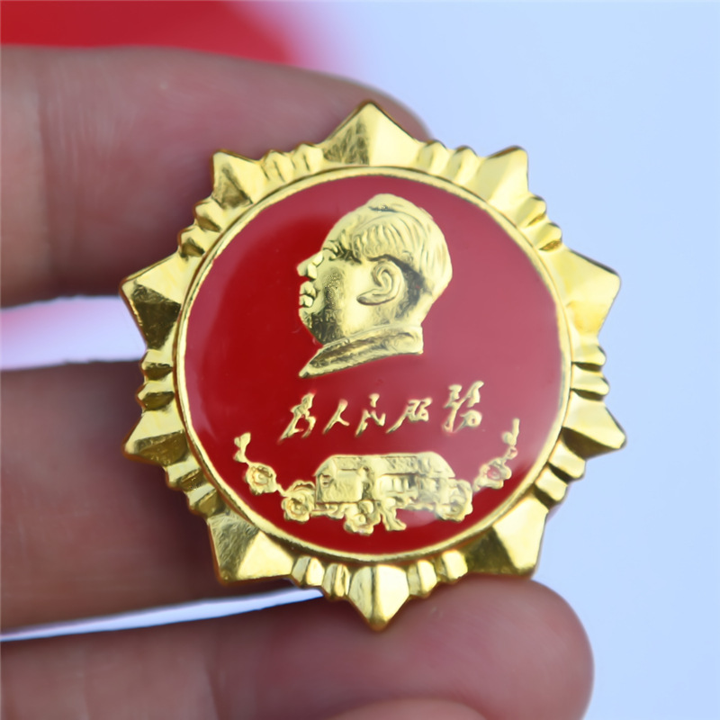 毛主席像章徽章胸章头针礼品为人民服务菱形故居纪念章直径3.5CM