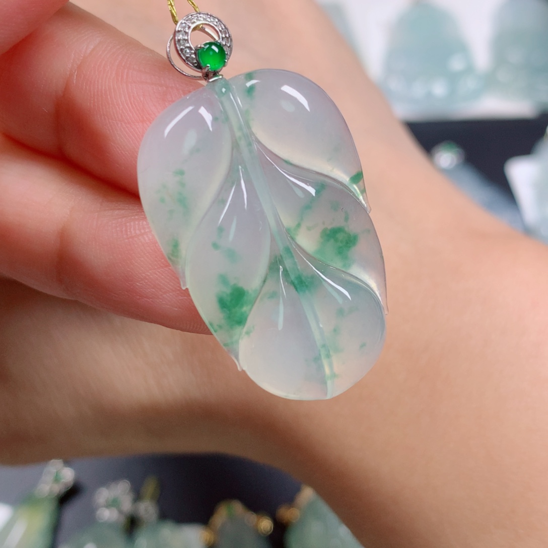 翡翠18K金镶嵌颈饰叶子