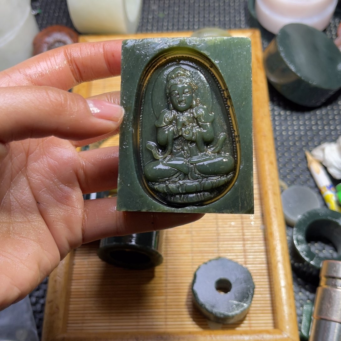 未镶嵌和田玉车挂