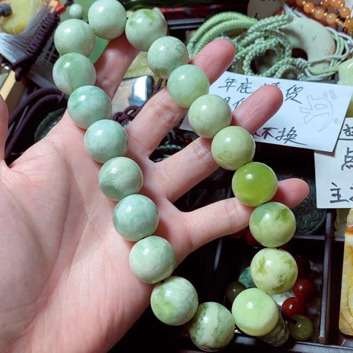 蛇纹石玉颈饰未镶嵌