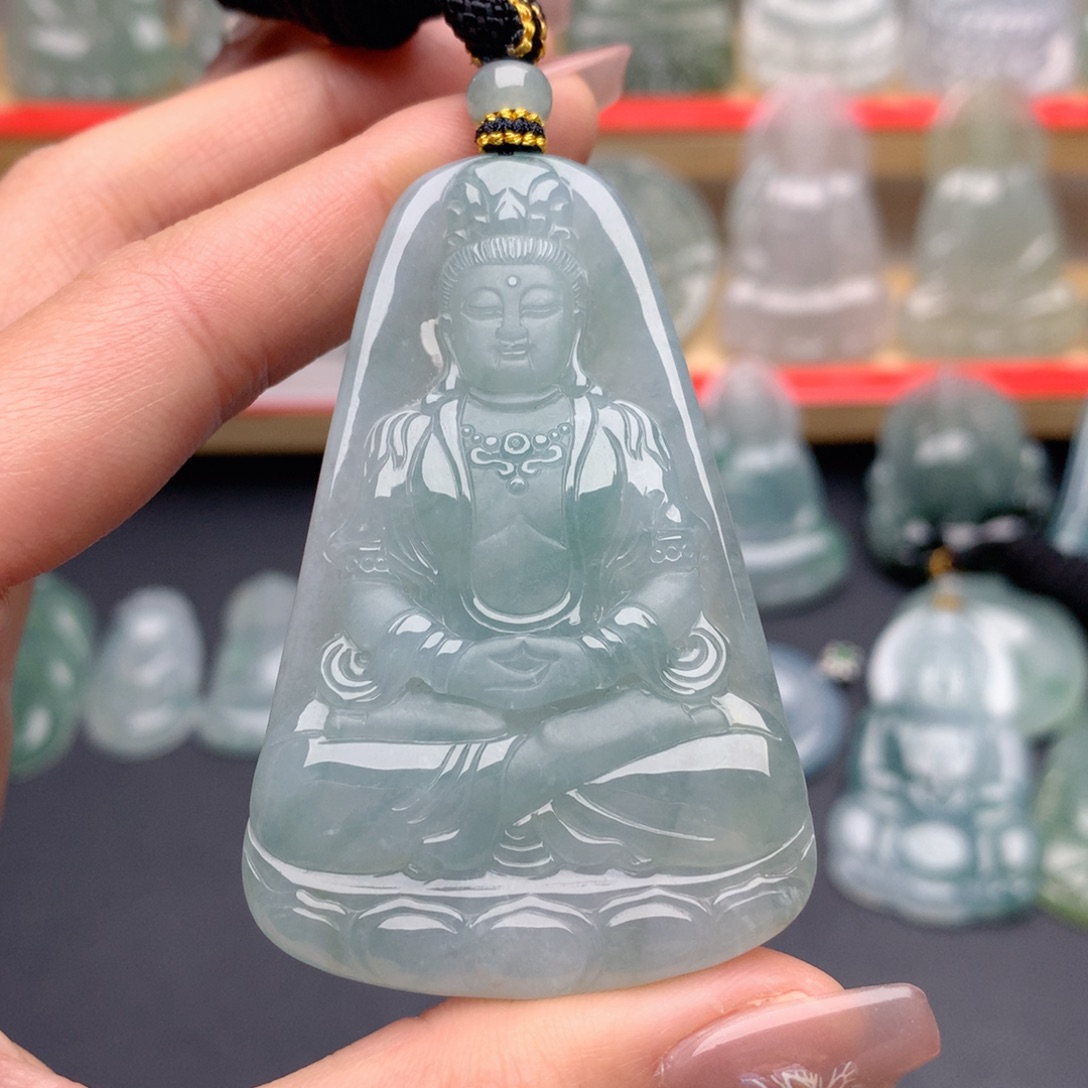 翡翠未镶嵌颈饰观音