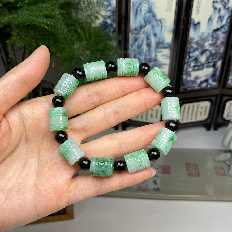 飘绿回纹雕花路路通手串 天然翡翠A货