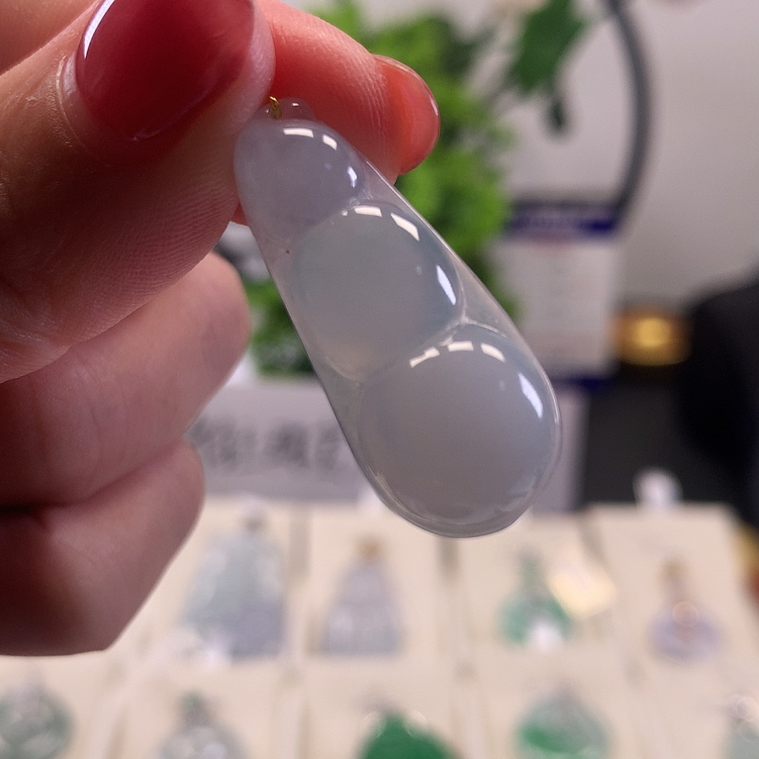 翡翠未镶嵌颈饰天然翡翠A货福豆