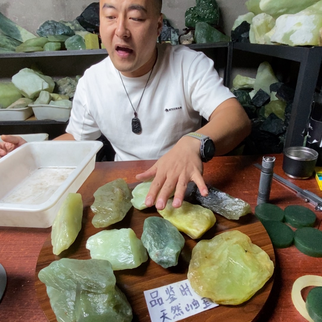 蛇纹石玉未镶嵌岫玉原石随机发一块