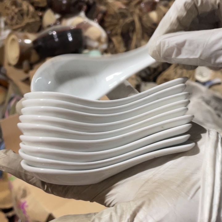 摆件陶瓷盘子碗砂锅都有