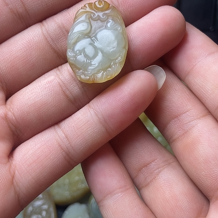 和田玉未镶嵌颈饰