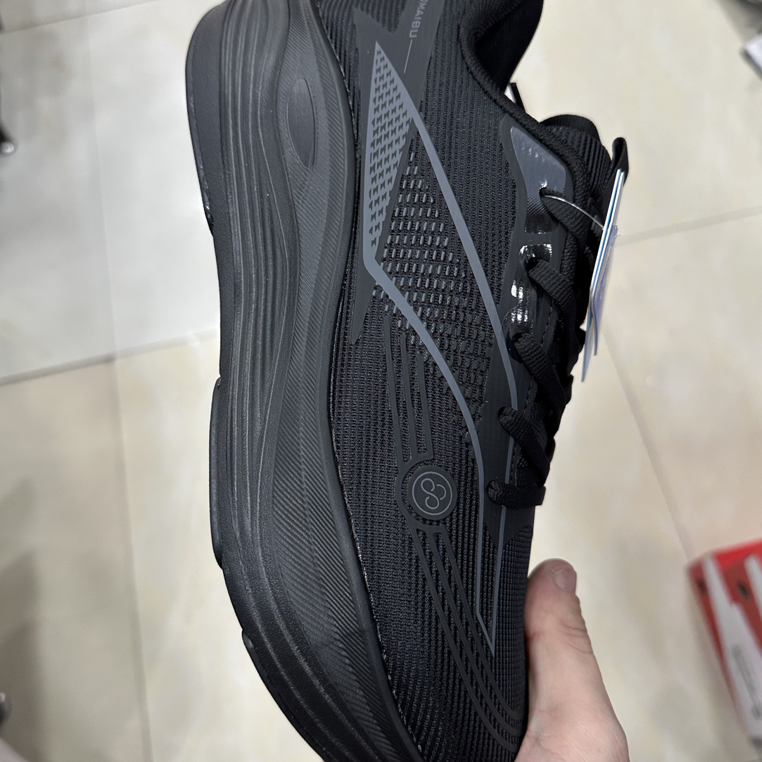 黑底黑面厚底运动鞋跑步鞋