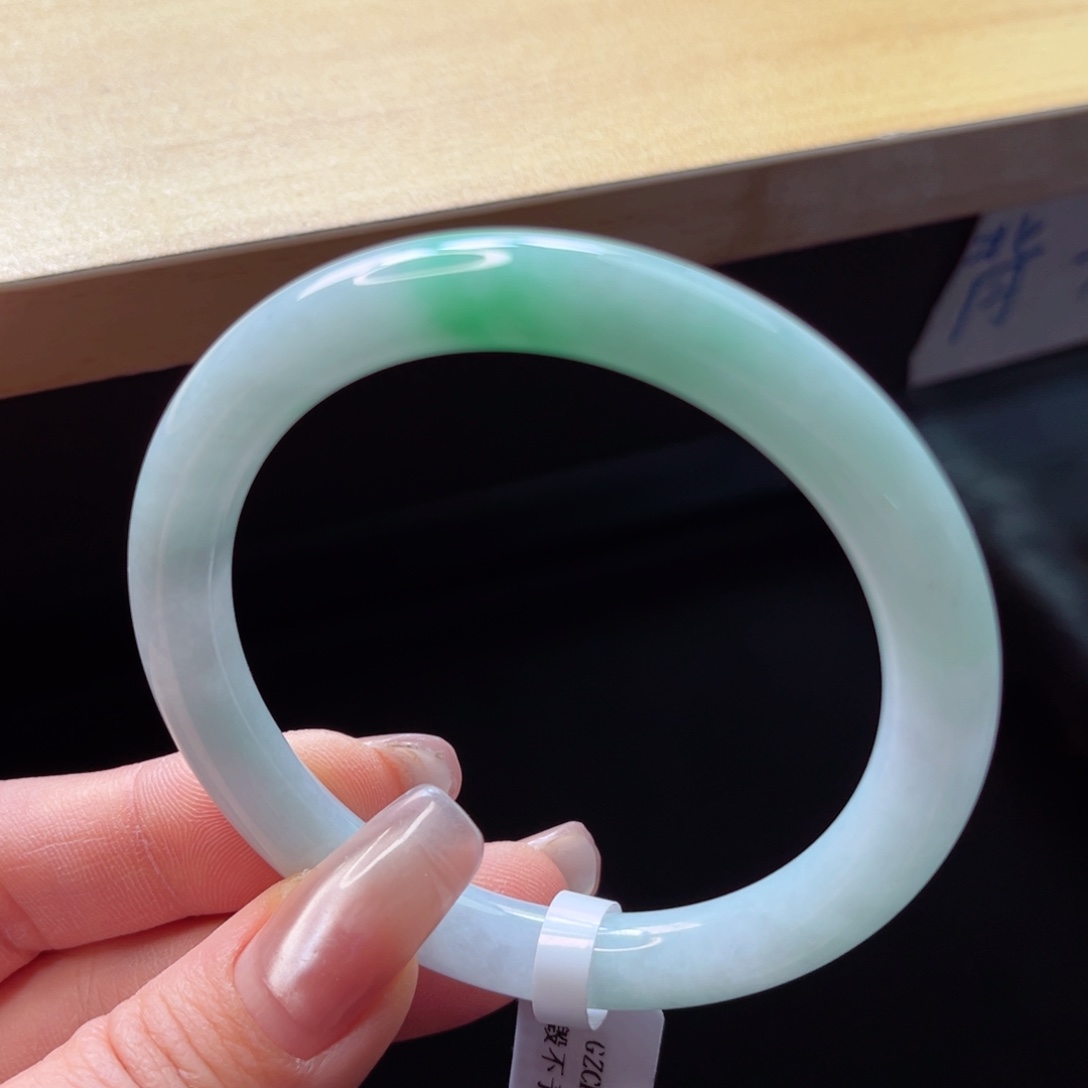 翡翠手镯未镶嵌手镯