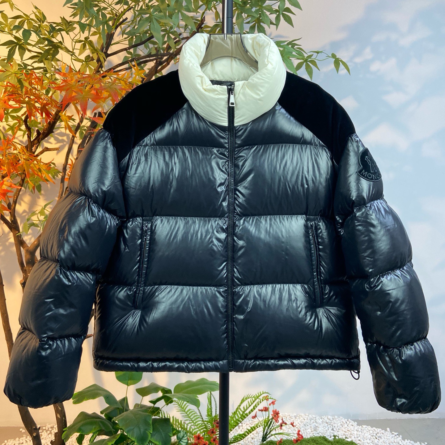 99新 MONCLER 99新黑色立领刺绣徽标羽绒服/2508276