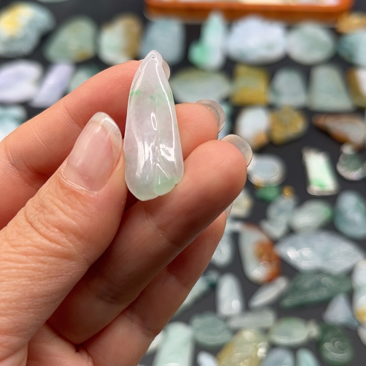 【闪购商品】翡翠颈饰未镶嵌玉兰花